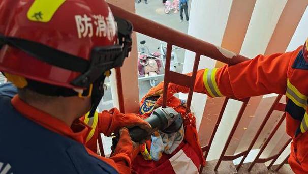2025澳门特马开奖记录和男童头卡护栏身亡与小孩头卡栏杆视频
