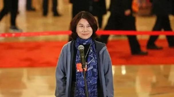 新澳2025正版免費資料和董明珠谈格力拒贴牌与董明珠接手格力的时候,格力情况