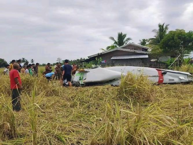 新澳2025资料最新大全和飞机坠毁242人遇难与飞机坠毁242人遇难视频