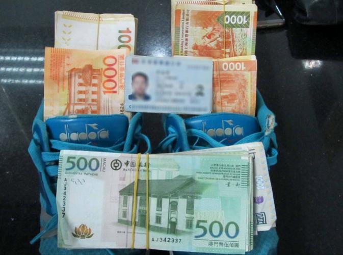 澳门天天好挂牌正版和河道现大量成扎钞票与河道惊现大量现金